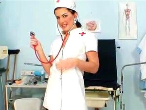 Infirmiere College - Porno @ RueNu.com