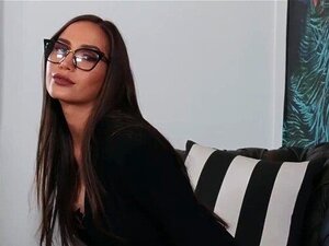Desiree porno e video di sesso in alta qualità su AmorePorno.com