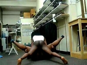 Grosse Ebony - Porno @ RueNu.com