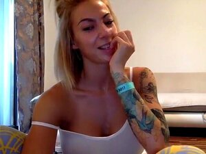 Slut Alexaveli Flashing Boobs On Live Webcam
