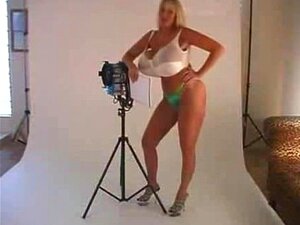 Kayla Kleevage - Porno @ RueNu.com
