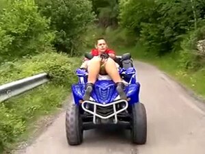 Accro À L Anal - Porno @ RueNu.com