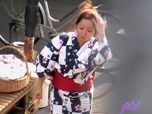 Japanisches Mädel In Kimono Wird Brutal Gefickt