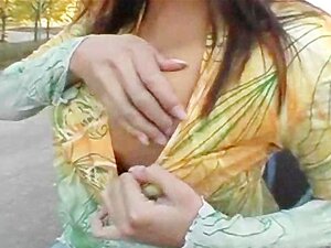 Une adorable amatrice indienne exhibes ses seins Une adorable amatrice indienne exhibes ses seins