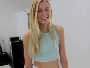 Blonde sexy aime la levrette Blonde sexy aime la levrette