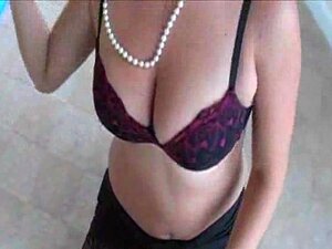 Housewife Kelly porno y videos de sexo en alta calidad en ...