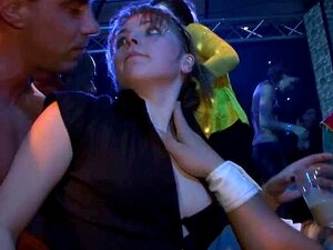 Night Club Orgy - Porno @ RueNu.com