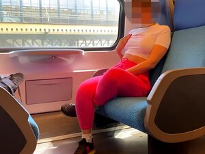 Une salope passionnée se fait débaucher sur l'enseignement et me fait une fellation parmi les passagers-SUB ITA & ENG