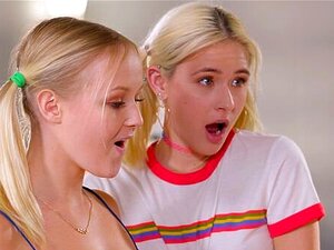 Jeux sexuels sensuels entre Cherie Deville, Natalia Queen et Jessie Saint