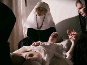 Lesbijska zakonnica masturbuje się i palcuje